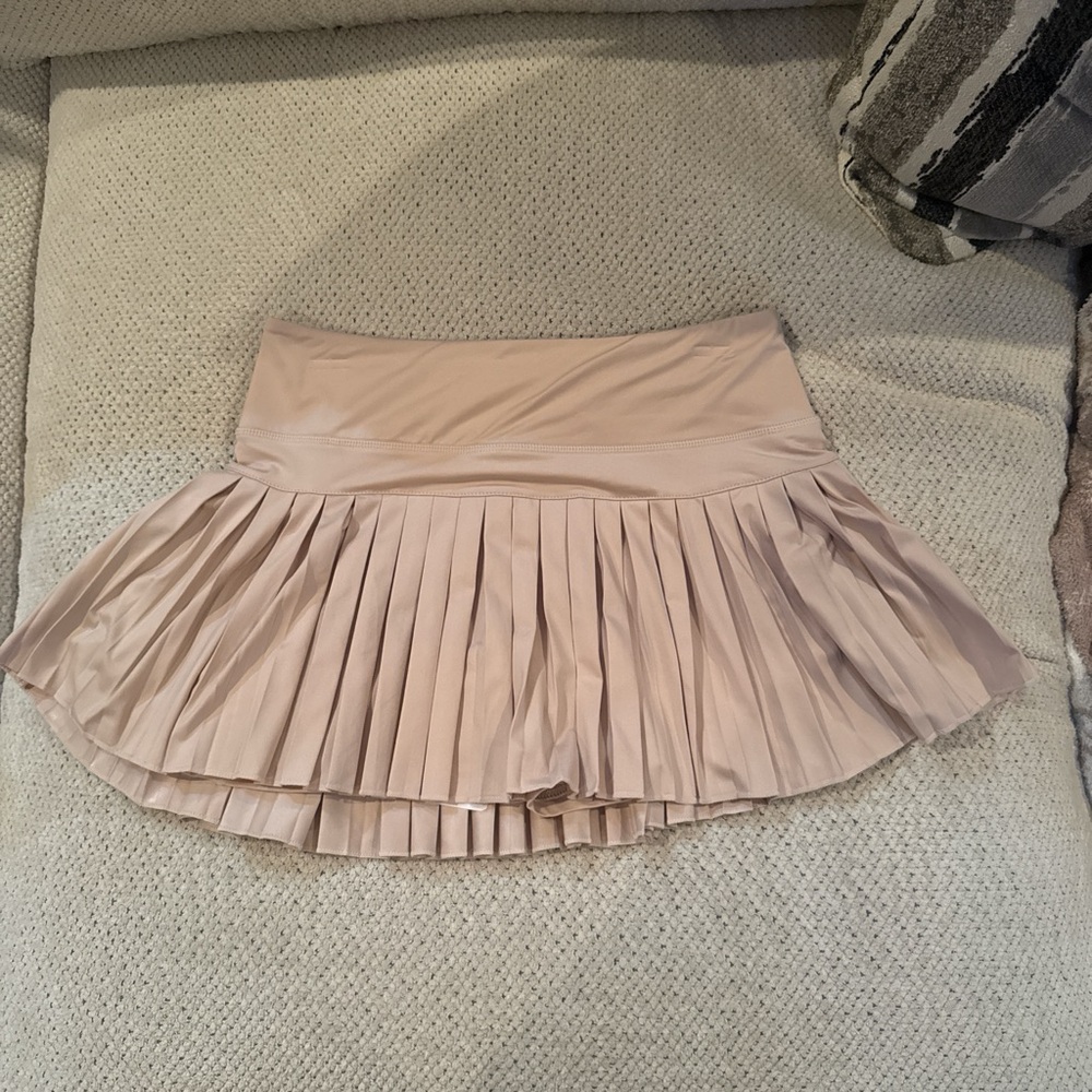 Chic Pleated Mini Skirt in Blush